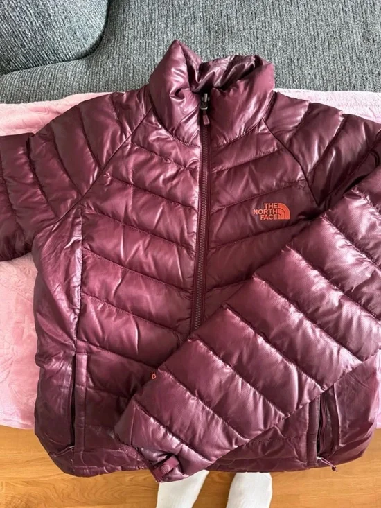 The North Face Women's Burgundy Packable Puffer Jacket - Picture 2 of 3